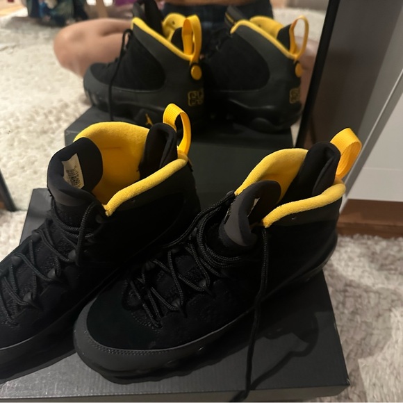 jordan 9 dark charcoal-university gold - Picture 2 of 4